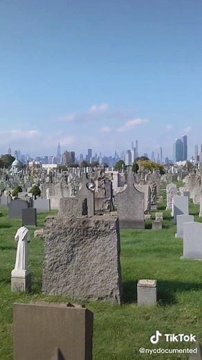 Calvary Catholic Cemetery: The Largest in the US