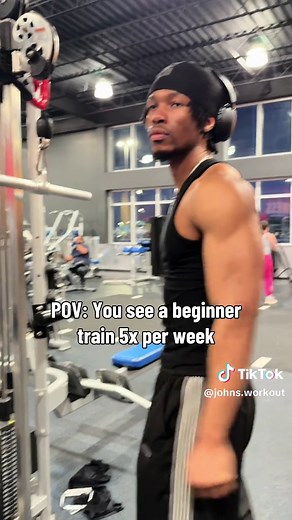 Beginners training 5x a week: this is the split you should actually be doing Full routines meal plan in my bio 🔗 #workoutroutine #gymroutine #workout #GymTok #fypage