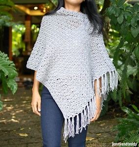 Cozy fringe poncho free pattern Jenny & Teddy
