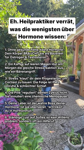 Deine Hormone folgen deinem Alltag – nicht dem Zufall. Ohne gesunde Fette fehlen Baustoffe für Östrogen & Testosteron. Kaffee auf nüchternen Magen setzt eine Stressreaktion frei. Dauerstress „verbraucht“ Progesteron – PMS, Unruhe, schlechter Schlaf sind die Folge. Die Pille reguliert nicht, sie simuliert. Und wenn die Leber überlastet ist, kippt das ganze System – Heißhunger inklusive. Wer die Signale versteht, nimmt seine Gesundheit in die eigenen Hände. Kommentiere "DETAILS" und ich sende dir 