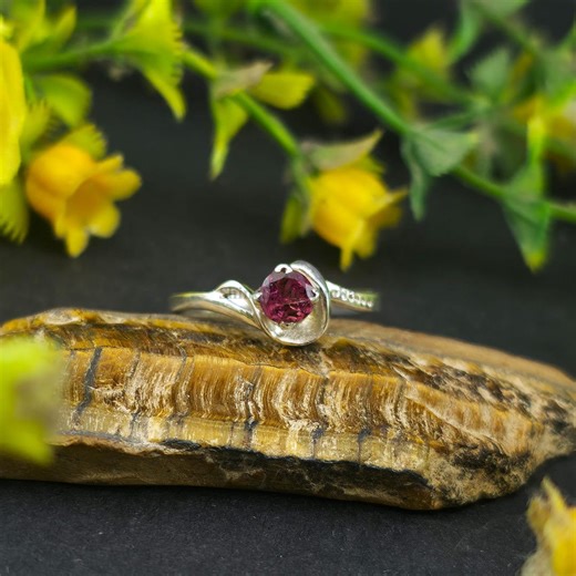 Natural Ruby Ring | Handmade Ruby Engagement Ring | Sterling Silver, 9K or 14K Gold | Red Gemstone Ring for Her - Etsy