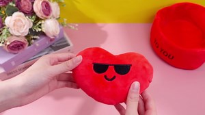 Valentines Day Heart Plush Gift for Her Him, Valentines Emotional Plush Gift Heart Stuffed Animals for Husband Wife Girlfriend Boyfriend 5 Love Plushs with Five Love Language in One Basket