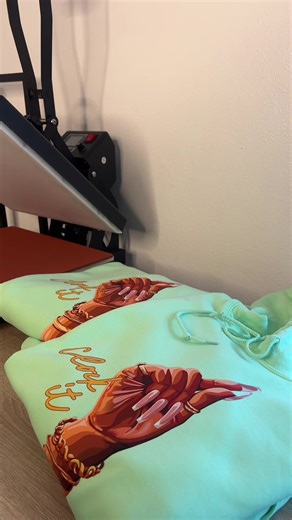 Exploring Mint Color Fashion Combinations