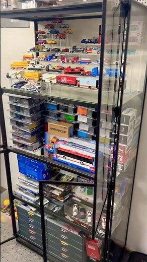 Stunning Diecast Collection: Long Truck with Car Showcase