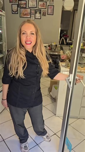 Découvrez notre sélection de chocolats petit budget pour Pâques 🐰🍫 Ouvert ce samedi jusqu'à 13h et dimanche matin jusqu'à 12h. Www.mary-sweeties.fr/paques Mary's sweeties 60 rue Dabray, Nice 06.17.26.52.50 #maryssweeties #nice06 #patisseriesurmesurenice #chocolatdubai #pâques