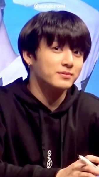 Jungkook Fan Sign Moments Compilation