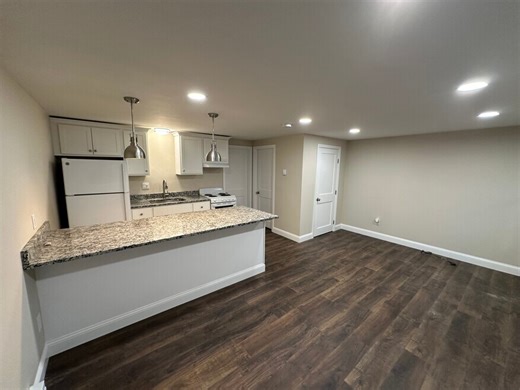 61 River Rd, Stratham, NH 03885 - For Rent