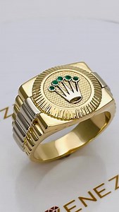 Anillo Rolex en Oro. Inspirado en la legendaria marca de relojes Rolex✨ refleja elegancia y exclusividad. 💎Elaborado en Oro Amarillo & Oro Blanco, puedes pedirlo con Circones o piedras naturales como Esmeraldas. ✨ #joyeriavenezia #joyeriaveneziabogota #jewelry #joyaspersonalizadas #oro18k #joyeria #joyas #personalizados #3dprinting #oroamarillo #oroblanco #rolex #inspirado #anillorolex18k #viralvideos #anillorolex #esmeraldas #marcarolex | Joyería Venezia
