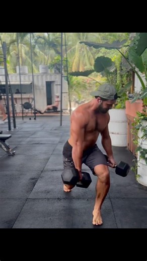 ROTATING DUMBBELL LUNGE #fitnessfeats #tiktok #tiktokph #legworkout #legexercise #lungesworkout