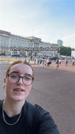 Buckingham Palace x #queen #buckinghampalace #london #fyp #viral | corgi