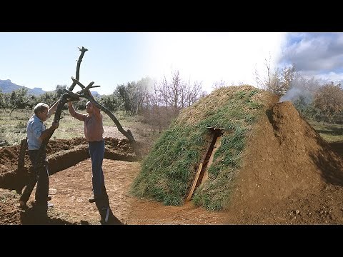 CHOZA O VIVIENDA PRIMITIVA. Construcción tradicional de este refugio en la naturaleza | Documental