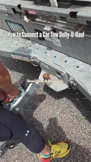 How to hitch-up a car tow dolly #uhaul #cartowing