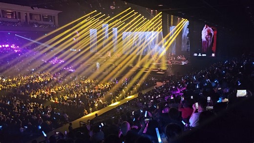 饭拍那英澳门演唱会《春暖花开》和《白天不懂夜的黑》