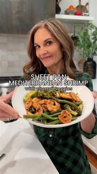 Sheet Pan Shrimp with Charred Veggies 🍤🥦💚 WOAH💥 This delicious dish combines the vibrant flavors (and health perks) of the Mediterranean with the ease of a one-sheet meal. It’s a perfect choice for a busy weeknight dinner. https://joybauer.com/healthy-recipes/one-sheet-mediterranean-shrimp-with-charred-vegetables/ | Joy Bauer