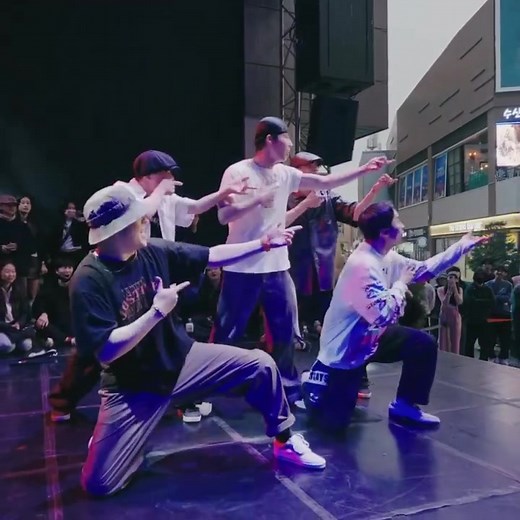 Energetic Popping Dance Battle Routine