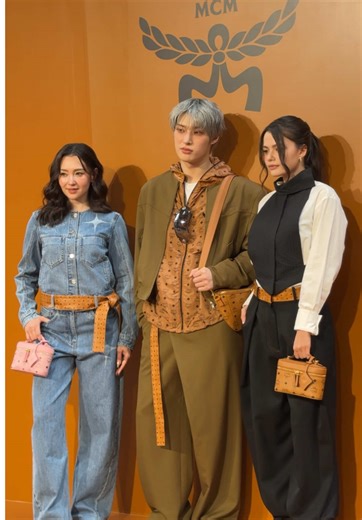 #ELERadar ส่องบรรยากาศงานเปิดตัว MCM Lifestyle Store แห่งใหม่ที่ EmQuartier ฉลองครบรอบ 50 ปีของ MCM ที่ตอกย้ำวิสัยทัศน์ในการผลักดันขอบเขตของความหรูหราร่วมสมัย ผ่านการผสานทั้งฟังก์ชันการใช้งาน และความเชื่อมโยงกับวัฒนธรรม โดยมี MINGI จากวง ATEEZ บินลัดฟ้ามาร่วมเฉลิมฉลองในฐานะแขกพิเศษ พร้อมด้วยเหล่าคนดังสายแฟ ทั้ง เบลล่า ราณี, เบคกี้ รีเบคก้า, แอลม่อน ภูมิสุวรรณ, โปรเกรส ภาสวิชญ์, เมเบิ้ล สิริวลี, แป้งจี่ ปภาวรินทร์ และ หมีพูห์ วิน ซึ่งล้วนมาในลุคจากคอลเลกชั่น MCM Spring/Summer 2026 ที่มาในแนวคิด ‘