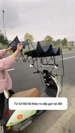 Cô gái ra đường với cái rèm che độc lạ