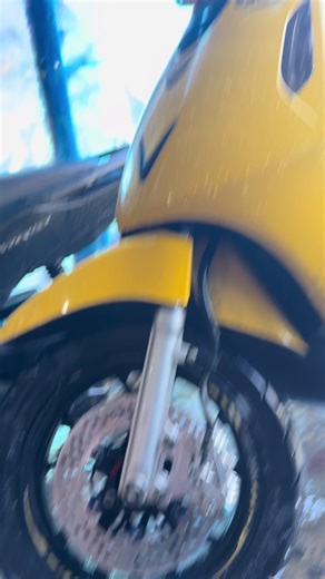 Lên cho xe bào của anh trai