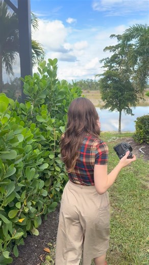 Pretty photographer shoots with a Nikon D750 #nikon #nikond750