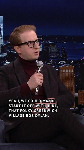 #JamesAustinJohnson sings “Jingle Bells” as #BobDylan through the decades. #FallonTonight