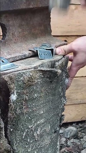 Railroad Track Anvil DIY - Anvil Out of Log And Railroad Rail