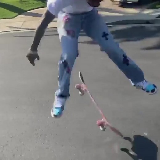 Ok, we see you #RichTheKid 😤 #skateboarding #plugwalk #nollie #Fyp #bossman #chunkydunky #nikesb #splashin #skate #skater
