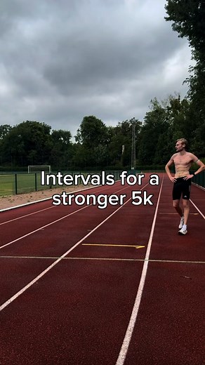 Intervals for a faster 5k time ↓ Here’s what most runners get wrong about intervals: they either go too short (thinking 5k = only 400m repeats) or stick to the same session every week without considering what they actually need The reality? Your interval approach should be more strategic than that 💡 Shorter intervals (400-800m) work great for building top-end speed and VO₂max. If you’re someone who can hold a steady pace forever but struggles with faster paces, these are your friend. 💡 Longer 