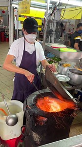 Charcoal fried Hokkien noodles | Street food girl