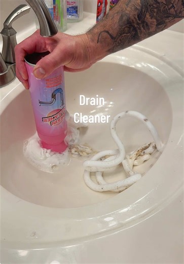 And it smelled so clean and fresh after. Definitely want to do this every month now. #BathroomCleaner #DrainCleaner #CloggedSink #Clean