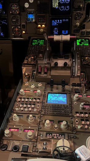 B767-300er Cockpit Exploration