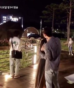 328K views · 30K reactions | I can see THEY ARE FLIRTING GUYSS !!!! ❤️ OMG I CAN’T BELIEVE LET US ALL SHIP THIS TWO 梁 #ItsOkayToBeNotOkay #ItsOkayToBeNotOkay | 홎홚홤홪홡 홊홨황 - 사랑해 | Facebook