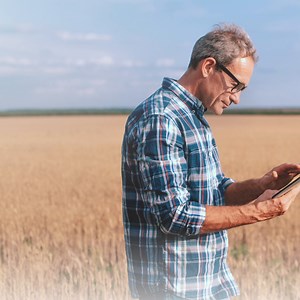 52K views · 86 reactions | La banca online ha conseguido que podamos realizar nuestras gestiones financieras de una forma ágil  Por eso, con la App Santander manejarás de manera muy sencilla tus operaciones diarias, contando con la comodidad de hacerlo estés donde estés y desde cualquier dispositivo  Consulta toda la información en este link  https://bsan.es/3BFyJJm #SantanderEspaña #BancaOnline | Banco Santander España | Facebook