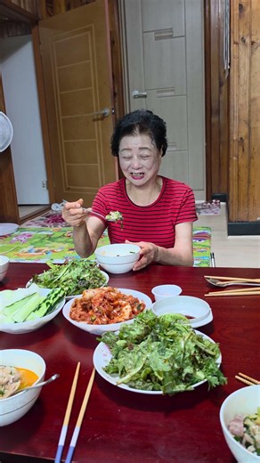 80살시골엄마 풀때기아줌마 내장탕식사
