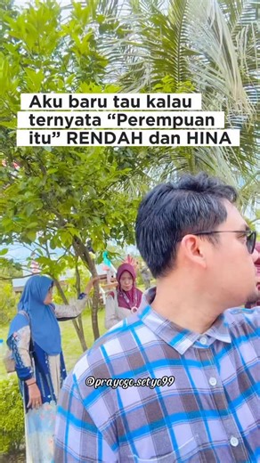 Prayogo Setyo on Instagram: "Video ini bukan untuk merendahkan perempuan. Bukan pula untuk menghinakan perempuan. Justru sebaliknya, ini pengingat yang menjaga, bukan menyerang. Buya Yahya menjelaskan pandangan Islam tentang kesetiaan, cinta, dan adab dalam pernikahan. Tentang batas-batas hati. Tentang bahaya ketika seorang istri mulai dekat, nyaman, atau menaruh rasa pada laki-laki lain, meski belum berbuat apa-apa. Karena dalam Islam, pengkhianatan tidak selalu dimulai dari tubuh, sering kali 