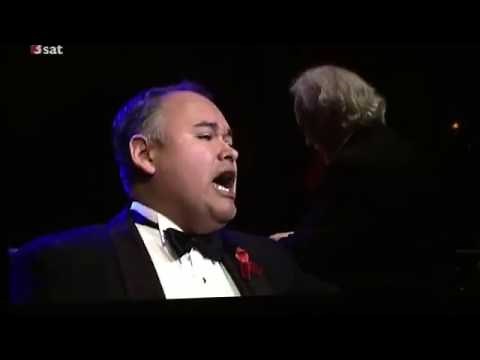 Javier Camarena sings Granada