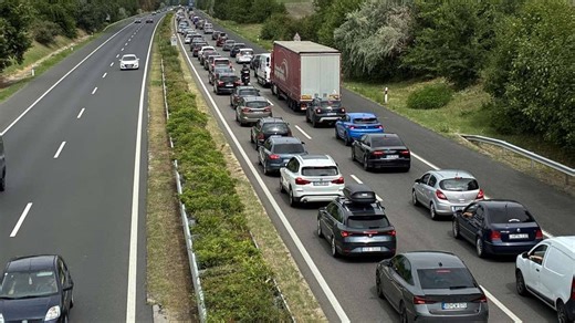 Az autópályán is lement a pákozdi csata, borzalmas videó