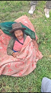 802K views · 39K reactions | No tenía cama y dormía en el suelo, traduzcan lo que dice la abuelita en el comentario, que dice?? | En vivo 2020 | Facebook