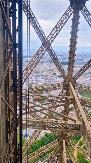 Cómo es el ascensor de la torre Eiffel #curiosidades