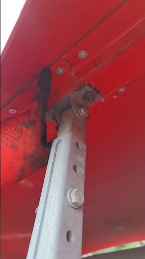 Renault Premium DXI. Ремонт оторванного спойлера.