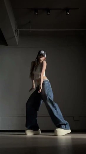 Master the Magic of Jazz: Learn Basic Moves with Jeon Hyo-sung