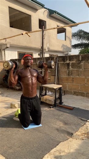 42K views · 2.8K reactions | #videooftheday #blackisbeautiful #healthy #mentalhealth #workout #qatar22 #homeworkout #eathealthy #explore #saynotobodyshaming #viralpost #fitnessblog #argentina #goat #wellnessblog #messi #carbcycling #blogger #travel #empowerment #motivation #quitsugar #healthcoachlife #inspire #sports #reel | Africa Stylup | Facebook