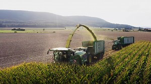 178K views · 372 reactions | How many t/h do you harvest? Better yields with a John Deere 9700. | John Deere | Facebook