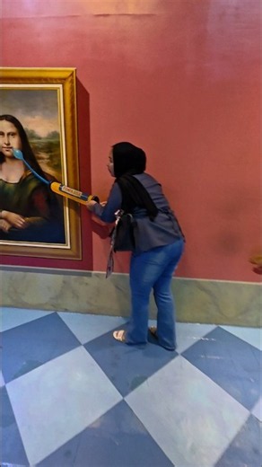 Mom is pumping up a balloon #trendingshorts