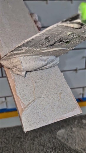 Most DIYers skip this step… 👀Back buttering tiles gives full adhesive coverage.