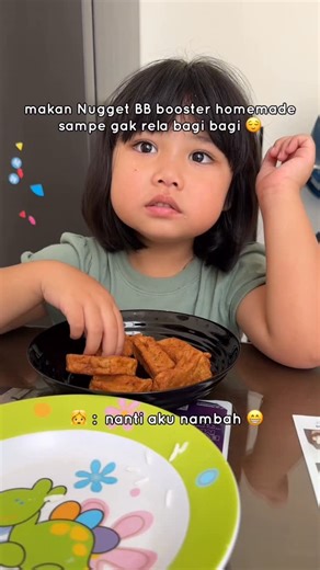 Janisandbibu on Instagram: "Nugget BB booster janis approve yang bisa naikin bb bocil! cobain bikin dirumah deh! 400 GR KULIT AYAM 200 GR AYAM FILLET PAHA (CHOPPER) 1 BUTIR TELUR 2 PCS WORTEL PARUT 1/2 BATANG DAUN BAWANG 3 SDM SANTAN 5 PCS BAWANG PUTIH 2 SDM TEPUNG TAPIOKA 2 SDM SAOS TIRAM GARAM SECUKUPNYA KALDU JAMUR SECUKUPNYA #foryourpage #fyp #makanbarengjanis"