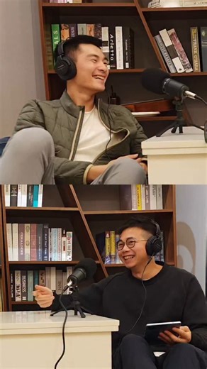 O2 Wellness on Instagram: "香港🇭🇰和美國🇺🇸物理治療中心有什麼分別？ 🎙️ 最新一集《Physio講真話》Podcast 上線！ 今集我哋請嚟由板櫈球員打到校隊正選，再成為頂級聯賽球員訓練師嘅 Harry！佢會分享點樣將世界頂級嘅 ATG (Athletic Truth Group) 訓練哲學帶入香港，顛覆你對物理治療同運動表現嘅傳統認知！ Harry 會深入拆解點樣透過「由腳底開始訓練」嘅概念，為你建立一個更強、更唔易受傷嘅身體。佢會教你，真正嘅復康唔單止係「唔痛」，而係要「更強」！💪 佢仲會以「病人」身份，分享自己最近經歷嚴重傷患同手術嘅心路歷程！ Spotify YouTube 全集已經上架 ✨ Full episode link in bio linktree #Physio講真話 #香港物理治療 #AthleticTruthGroup #香港籃球"