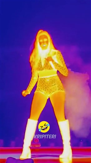 Singer caught on camera farting on stage #thermalcam #farting funnyvideo