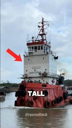 Why Is the Pusher Tug’s Bridge So High? #TugBoatFacts #PusherTugExplained #MaritimeEngineering