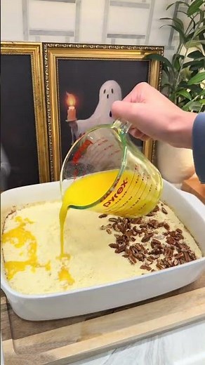 Starting my Home for the Holidays series with possibly the easiest fall dessert ever: pumpkin dump