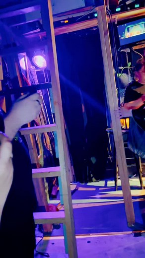 When the Jr script gives you 55 seconds to transform Fiona, you bring in backup. Our stage moms rocked this with me every night for our fabulous leading lady. 💚#shrekjrthemusical #musicals #fionamakeup